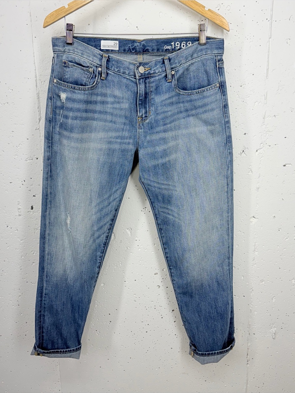 GAP Women’s Size 29 Sexy Boyfriend Durham Wash Distressed Ankle Crop Jeans - Picture 3 of 13